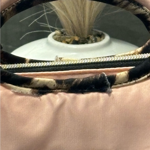 Tahari insulated Lunch Bag/ Makeup Bag Pink and Cheetah Print - Picture 4 of 8